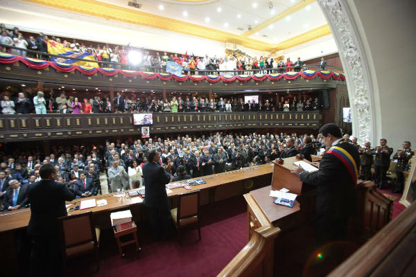 Le Président Maduro annonce une hausse de 15% du salaire des travailleurs vénézuéliens