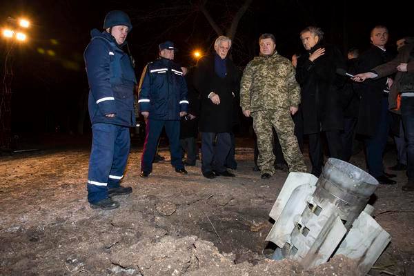 BHL, et son ami meurtrier de masse, Porochenko visitent Kramatorsk (Donetsk)