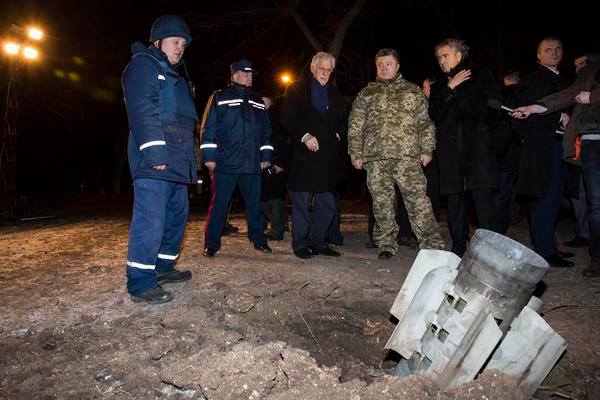 BHL, et son ami meurtrier de masse, Porochenko visitent Kramatorsk (Donetsk) BHL, et son ami meurtrier de masse, Porochenko visitent Kramatorsk (Donetsk)