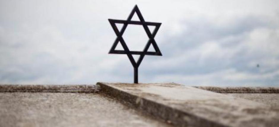 Profanation de tombes juives : Pierre Laurent condamne fermement cet acte antisémite