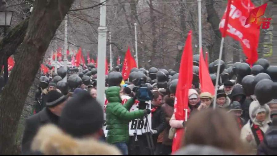 "La marche des poches vides" s'oppose à celle des libéraux de Nemtsov