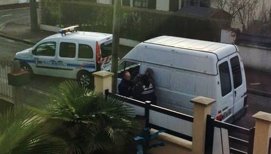 Un militant communiste arrêté par la police municipale de Vaujours devant chez lui à Tremblay en France