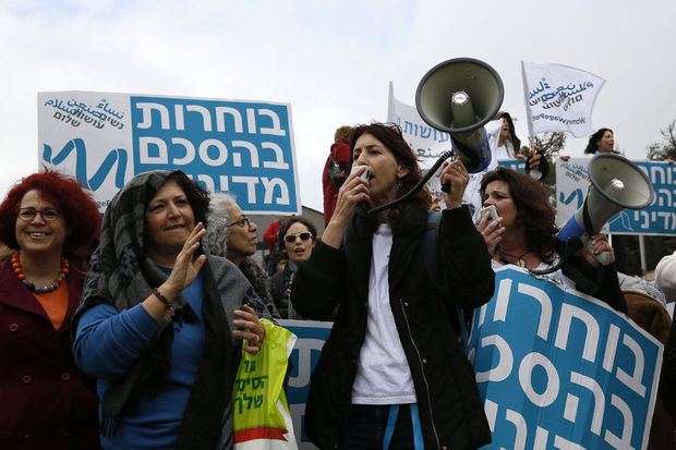 Des milliers d'Israéliennes, juives et arabes, manifestent pour un accord de paix
