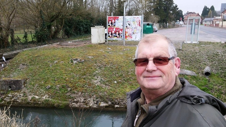 Agression d'un colleur d'affiche du PCF par l’UMP à Saint Quentin