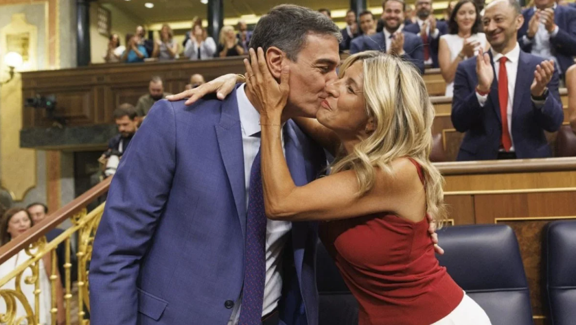 Pedro Sánchez (PSOE) et Yolanda Díaz (Sumar) concluent un accord gouvernemental Pedro Sánchez (PSOE) et Yolanda Díaz (Sumar) concluent un accord gouvernemental