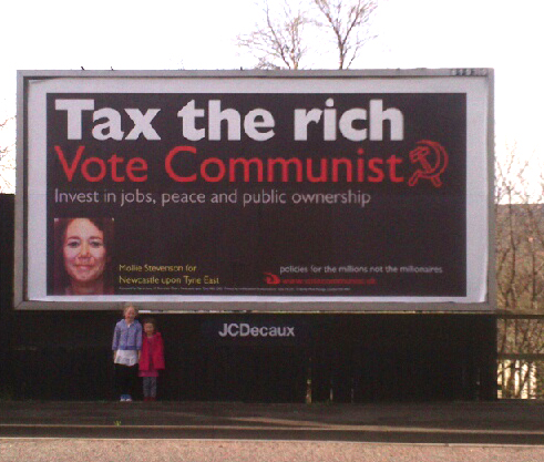"Tax the rich, vote communist" affichent les communistes britanniques