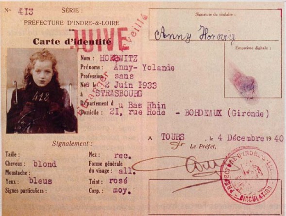 Aimé Couquet (PCF) proteste contre la "liste de Ménard" en portant le croissant de l'Islam Aimé Couquet (PCF) proteste contre la "liste de Ménard" en portant le croissant de l'Islam