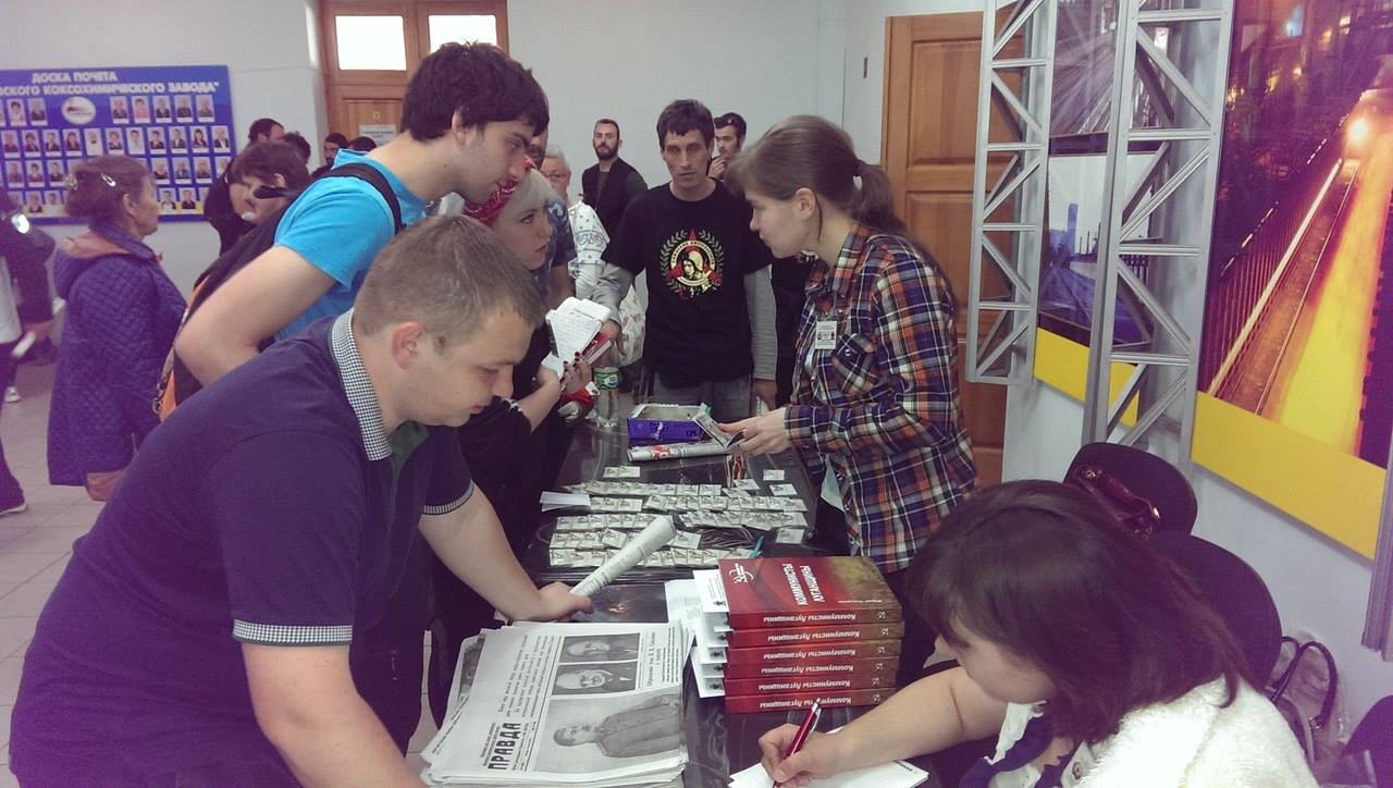 Ils sont venus soutenir les communistes de Lugansk Ils sont venus soutenir les communistes de Lugansk