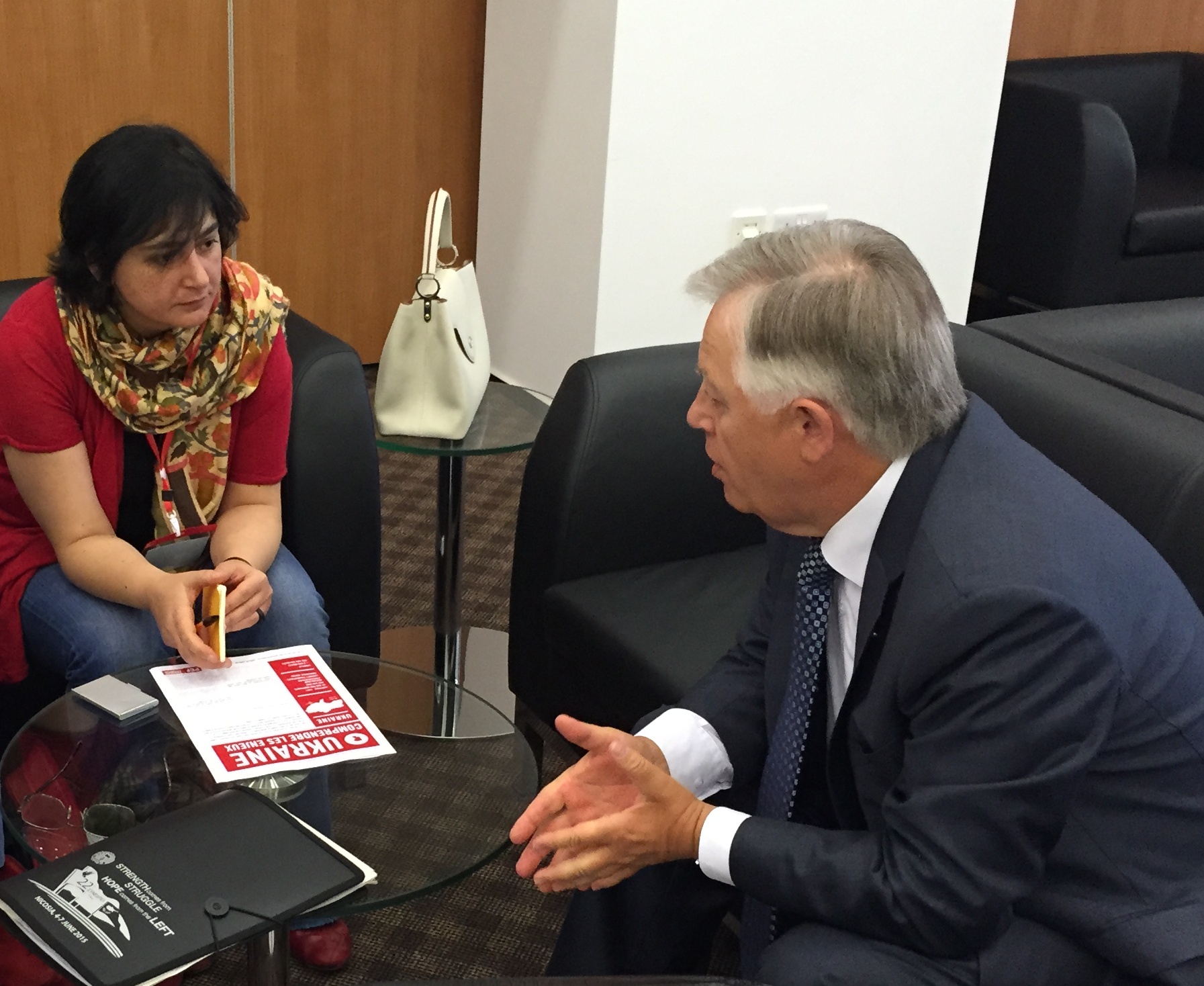 Rencontre entre Petro Simonenko (KPU) et Lydia Samarbahch (PCF) Rencontre entre Petro Simonenko (KPU) et Lydia Samarbahch (PCF)