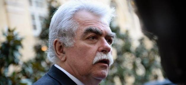 André Chassaigne (PCF) quitte l'hémicycle pendant le 49.3 : "C'est une mascarade !" André Chassaigne (PCF) quitte l'hémicycle pendant le 49.3 : "C'est une mascarade !"