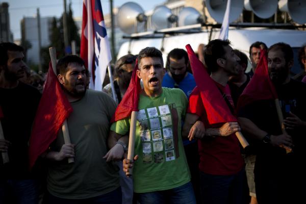 Manifestation en Grèce: «Tsipras se moque du vote des Grecs»