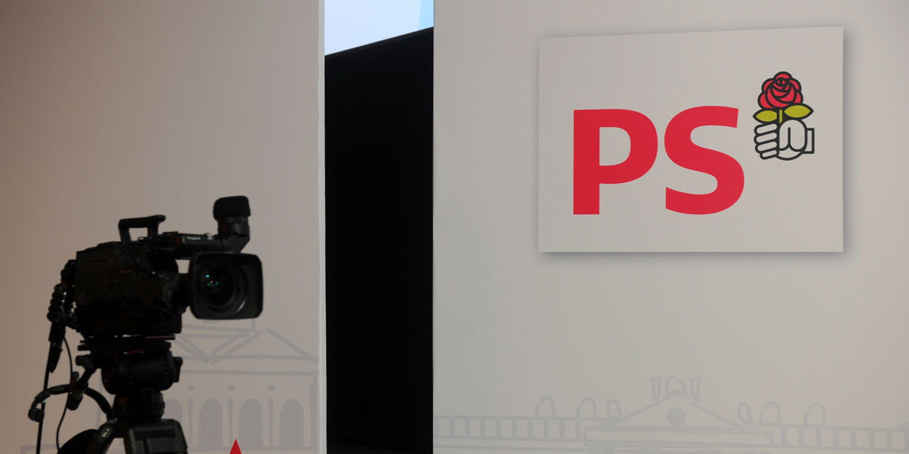 Les députés PS et EELV votent POUR l'accord de soumission de la Grèce Les députés PS et EELV votent POUR l'accord de soumission de la Grèce