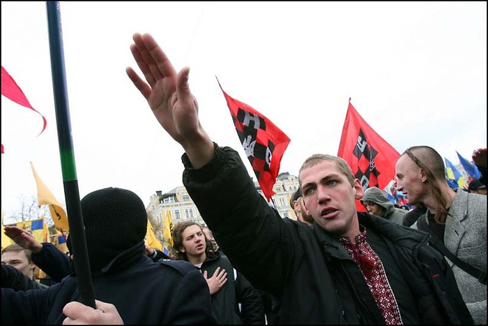 Le parti nazi "UNA-UNSO" officiellement autorisé en Ukraine