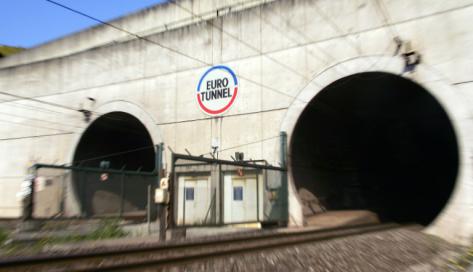 Eurotunnel: appel à l'aide des conducteurs de la CGT "hantés" par les décès de migrants