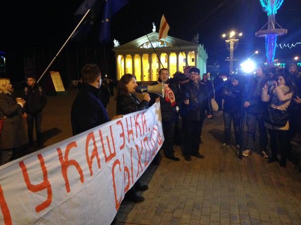 Le drapeau des nationalistes (blanc-rouge-blanc) Le drapeau des nationalistes (blanc-rouge-blanc)