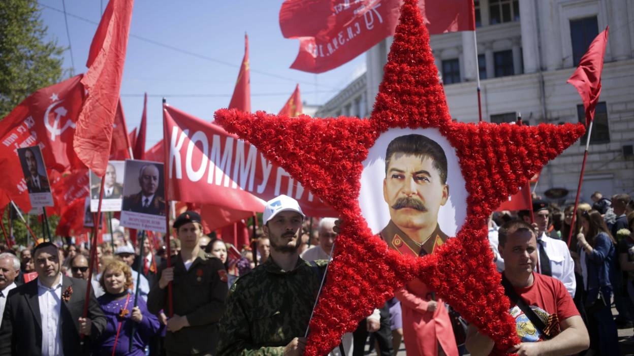 Nostalgie de l'URSS chez les rebelles de l'Est de l'Ukraine Nostalgie de l'URSS chez les rebelles de l'Est de l'Ukraine