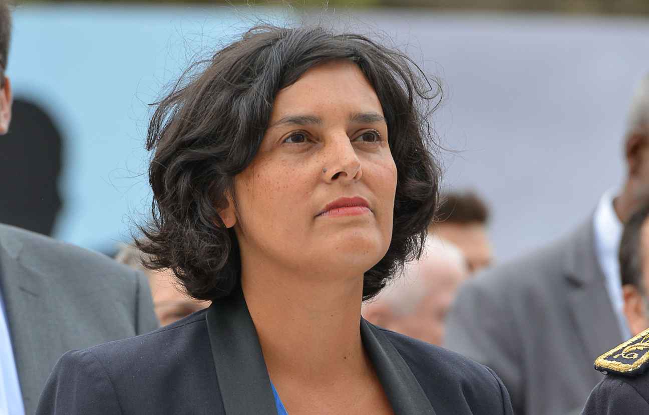 La ministre du "travail", Myriam El Khomri, ne sait pas combien de fois se renouvelle un CDD