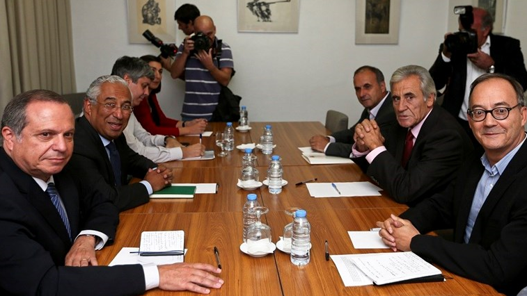 Portugal : Accord entre le Parti socialiste (PS), le Bloc de gauche (BE) et le Parti communiste (PCP) Portugal : Accord entre le Parti socialiste (PS), le Bloc de gauche (BE) et le Parti communiste (PCP)