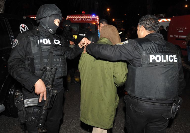 Attentat à Tunis : Au moins douze personnes ont été tuées et seize autres blessées Attentat à Tunis : Au moins douze personnes ont été tuées et seize autres blessées