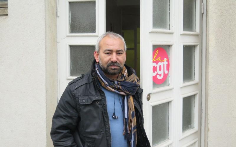 Les amis de Robert Hue, à Montigny (95), mettent la CGT à la porte de son local Les amis de Robert Hue, à Montigny (95), mettent la CGT à la porte de son local