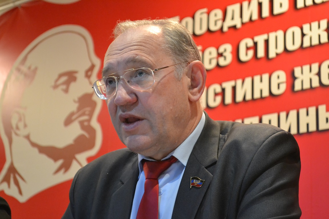 "Nous guidons La République Populaire de Donetsk (DNR) sur la voie socialiste" (B.Litvinov) "Nous guidons La République Populaire de Donetsk (DNR) sur la voie socialiste" (B.Litvinov)