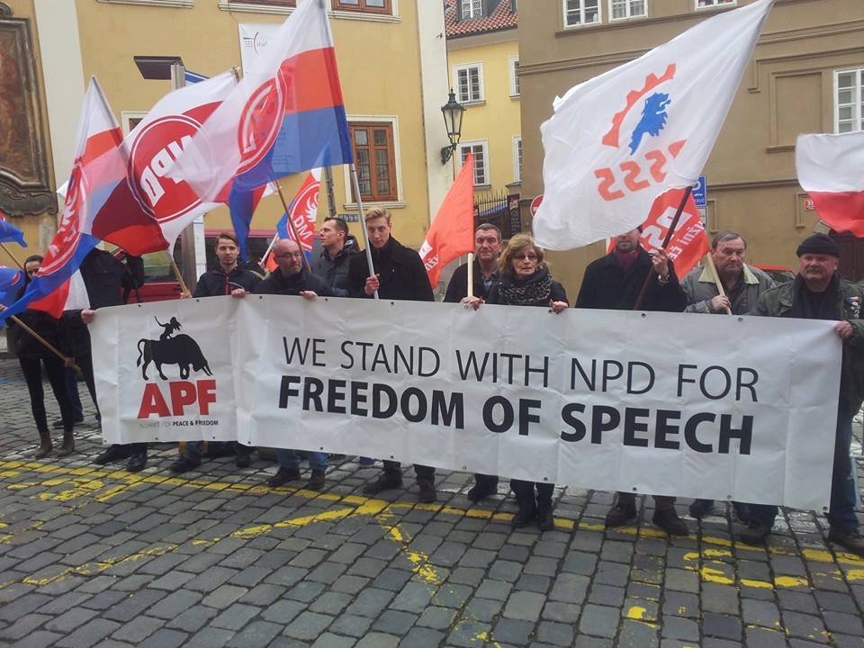 Izquierda unida (IU) dénonce le financement des néonazis par l'Union européenne
