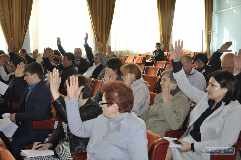 Ukraine : Bolgrad hissera le drapeau Soviétique en opposition à la loi de "décommunisation"