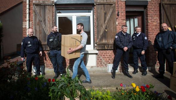 Avion : des militants communistes au commissariat pour s’expliquer après leur action anti-expulsion Avion : des militants communistes au commissariat pour s’expliquer après leur action anti-expulsion
