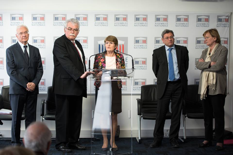 Loi travail: le Front de Gauche, opposé au texte, votera les motions de procédure LR Loi travail: le Front de Gauche, opposé au texte, votera les motions de procédure LR