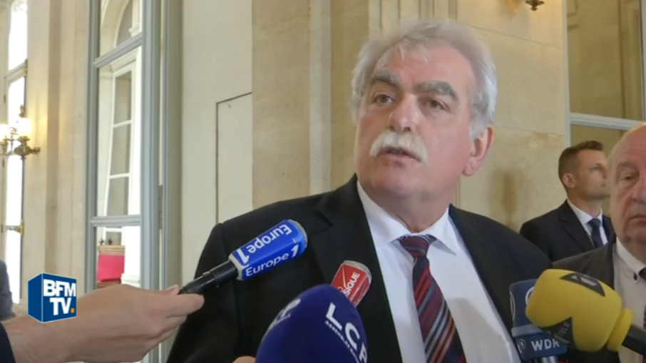 Chassaigne (PCF) tacle le discours "pathétique" de El Khomri Chassaigne (PCF) tacle le discours "pathétique" de El Khomri