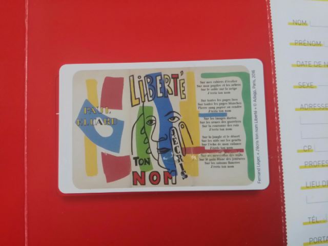 La nouvelle carte du PCF est arrivée, sans faucille et marteau, mais ...