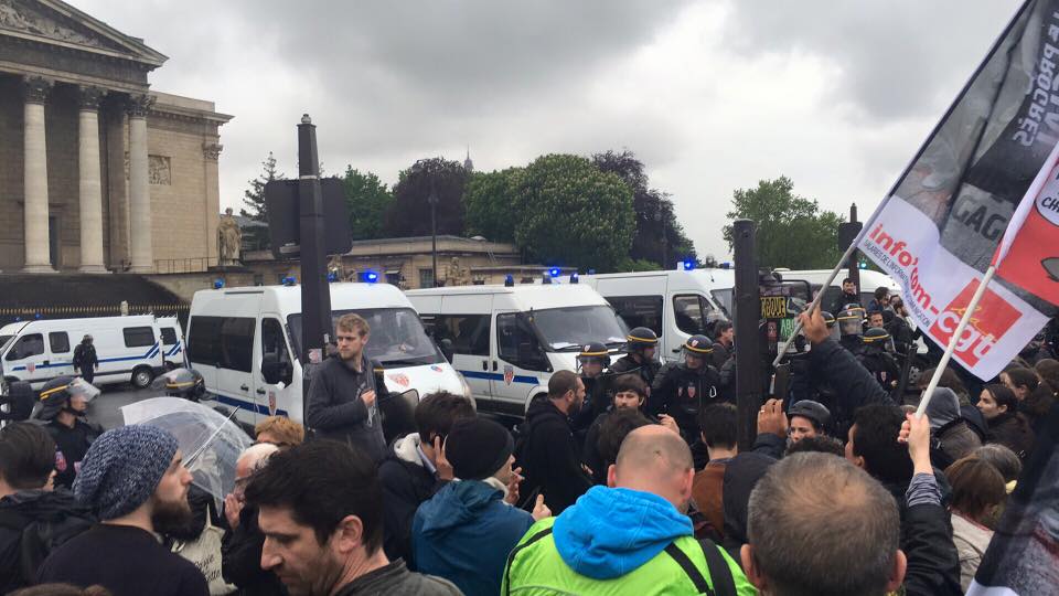 49-3/Loi Travail : Rassemblement devant l'Assemblée nationale
