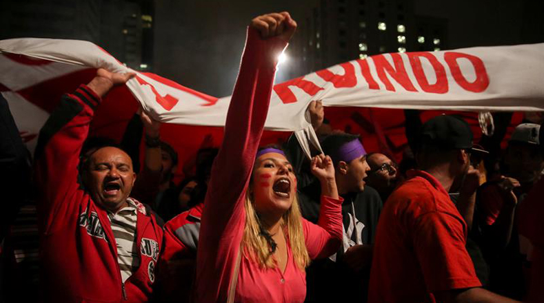 Le peuple en masse dans les rues de Sao Paulo (Brésil) pour dénoncer le coup d'état