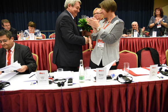 Vojtěch Filip réélu à la tête du Parti Communiste de Bohème et Moravie (KSČM)