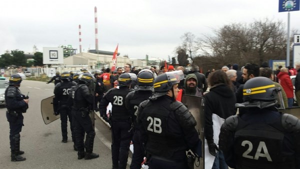 Intervention des forces de l'ordre à Fos-sur-Mer: "C'est une déclaration de guerre"