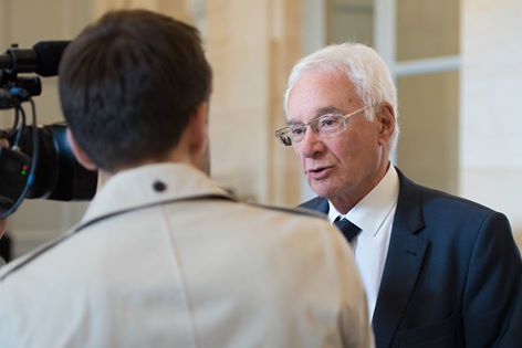 Le Gouvernement renvoie l’encadrement des rémunérations aux calendes grecques