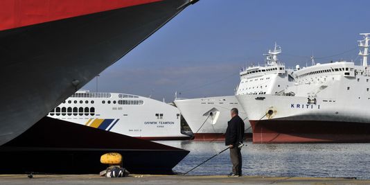 Le Parlement grec valide la cession du port du Pirée au géant chinois Cosco