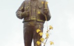 Un village ukrainien relooke une statue de Lénine pour éviter sa destruction