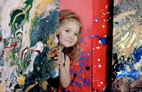 A 4 ans, elle est la plus jeune peintre du monde et autres news insolites
