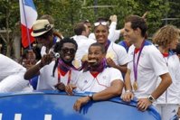 Les athlètes français acclamés sur les Champs-Elysées
