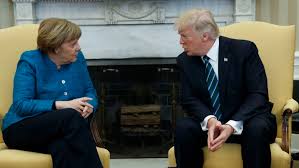 Angela Merkel s'en prend à Twitter après le bannissement de Donald Trump