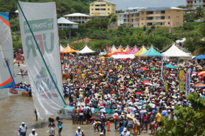 Des milliers de personnes protestent en Martinique contre l'"impunité" des insecticides