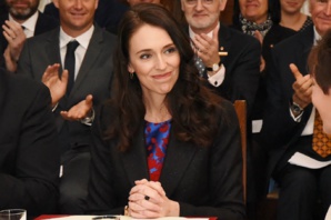 Jacinda Ardern annonce que la Nouvelle-Zélande n'utilisera le vaccin Pfizer par souci d'"équité" Jacinda Ardern annonce que la Nouvelle-Zélande n'utilisera le vaccin Pfizer par souci d'"équité"