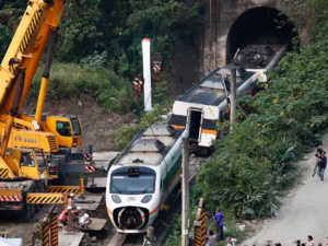 Taiwan: au moins 34 morts après le déraillement de plusieurs wagons dans un tunnel