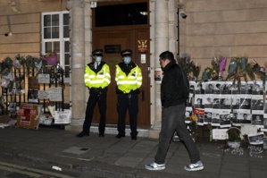 La nuit de l'ambassadeur du Myanmar dans une voiture pose un problème au Royaume-Uni La nuit de l'ambassadeur du Myanmar dans une voiture pose un problème au Royaume-Uni