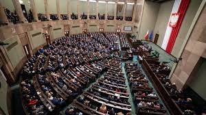 La coalition de droite au pouvoir en Pologne perd la majorité au Parlement