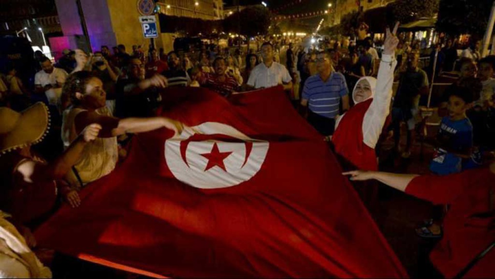 En Tunisie, la Constitution de Kais Saied adoptée malgré l’abstention massive En Tunisie, la Constitution de Kais Saied adoptée malgré l’abstention massive