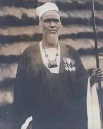 Gassama grand voyant médium et guérisseur à Rouen Gassama grand voyant médium et guérisseur à Rouen