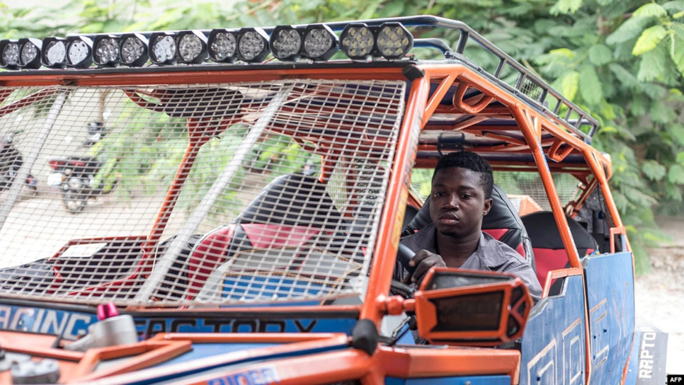 Un passionné de mécanique fait naître à Lomé la première voiture "Made in Togo" Un passionné de mécanique fait naître à Lomé la première voiture "Made in Togo"