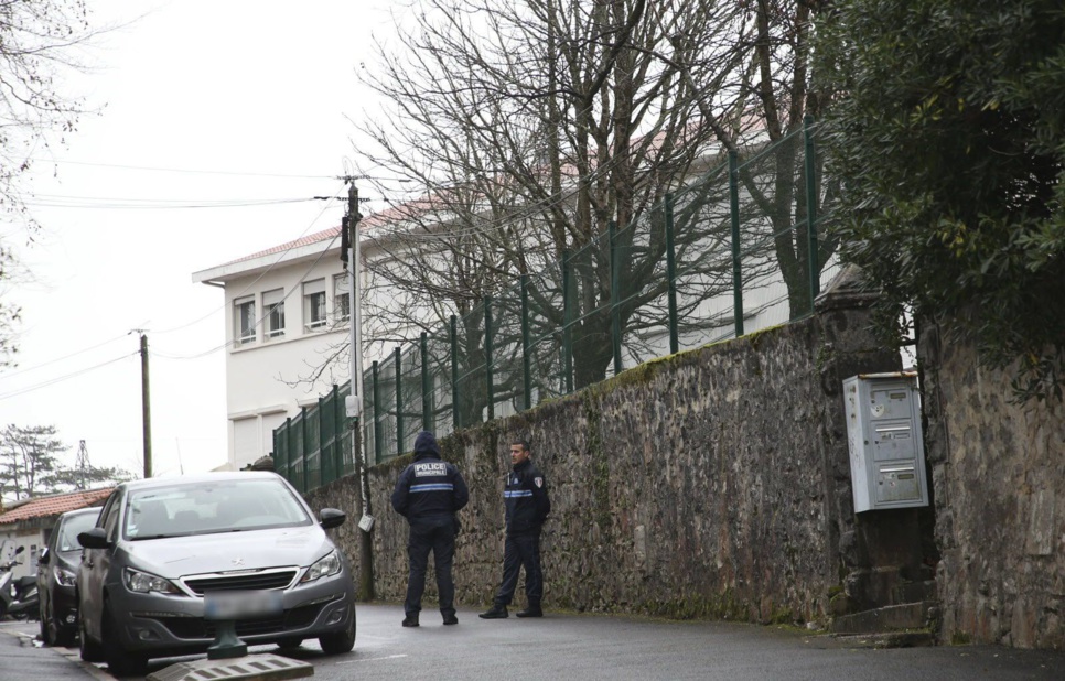 Saint-Jean-de-Luz : la professeure poignardée dans son lycée est décédée. Saint-Jean-de-Luz : la professeure poignardée dans son lycée est décédée.
